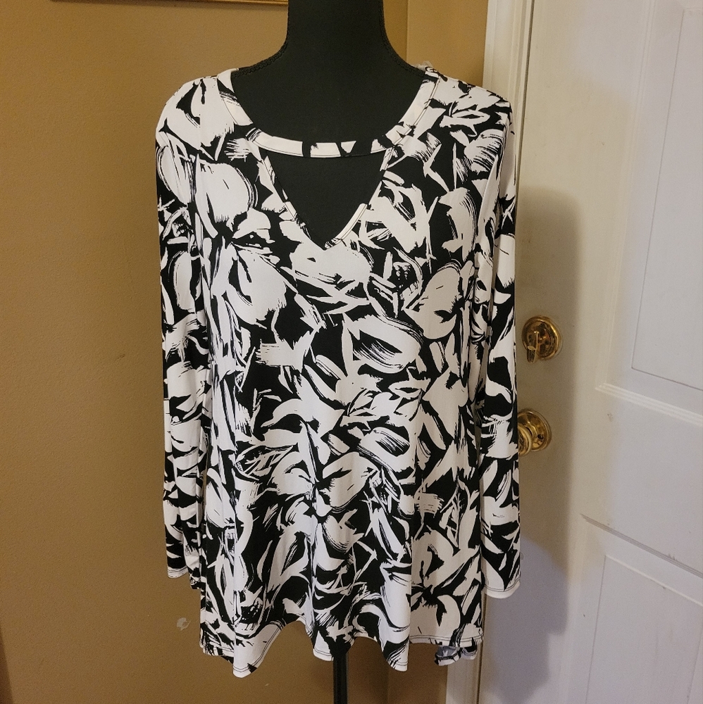 Women's Chaus New York Black & White Top